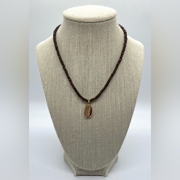 Brown Wood Beaded Necklace w/ Gold Seashell Charm Boho Y2K Preppy Festival - Picture 2 of 13